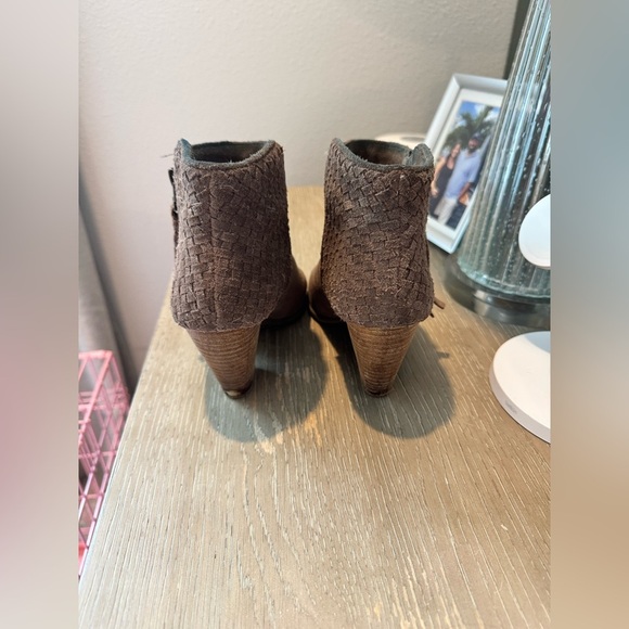 Sole Society Zada booties. Size 8 suede - Picture 3 of 5